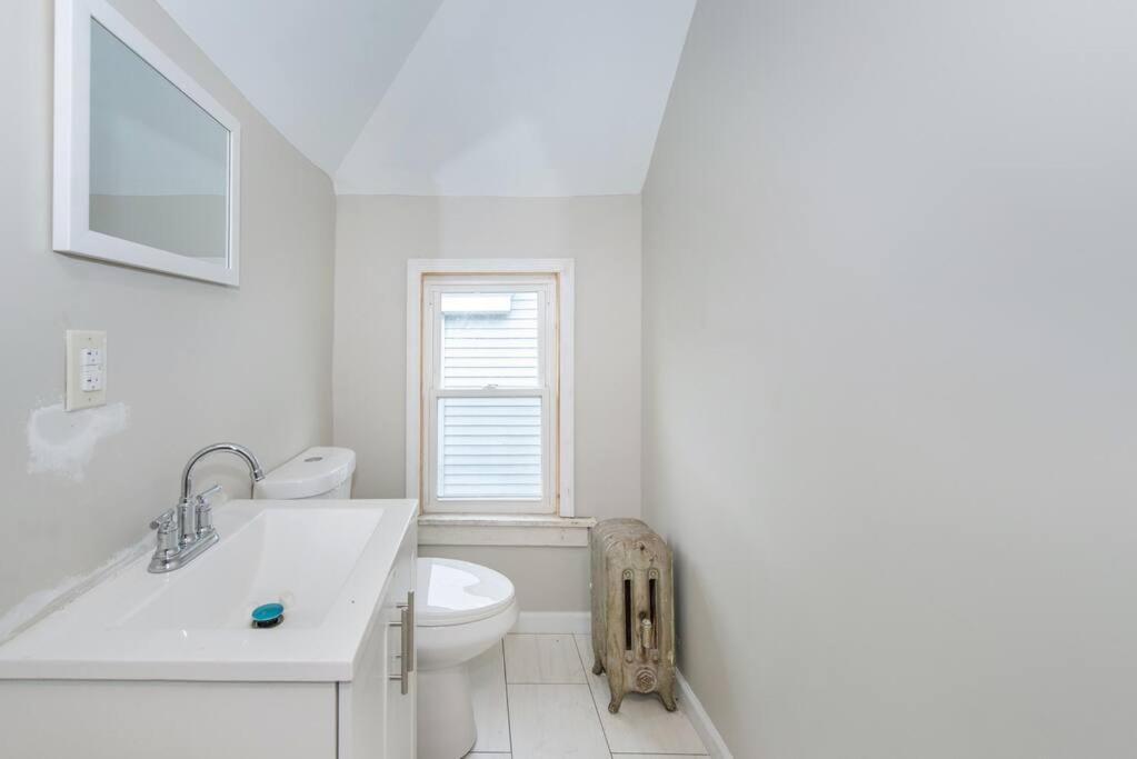 Perfect Private Unit In Apartment *